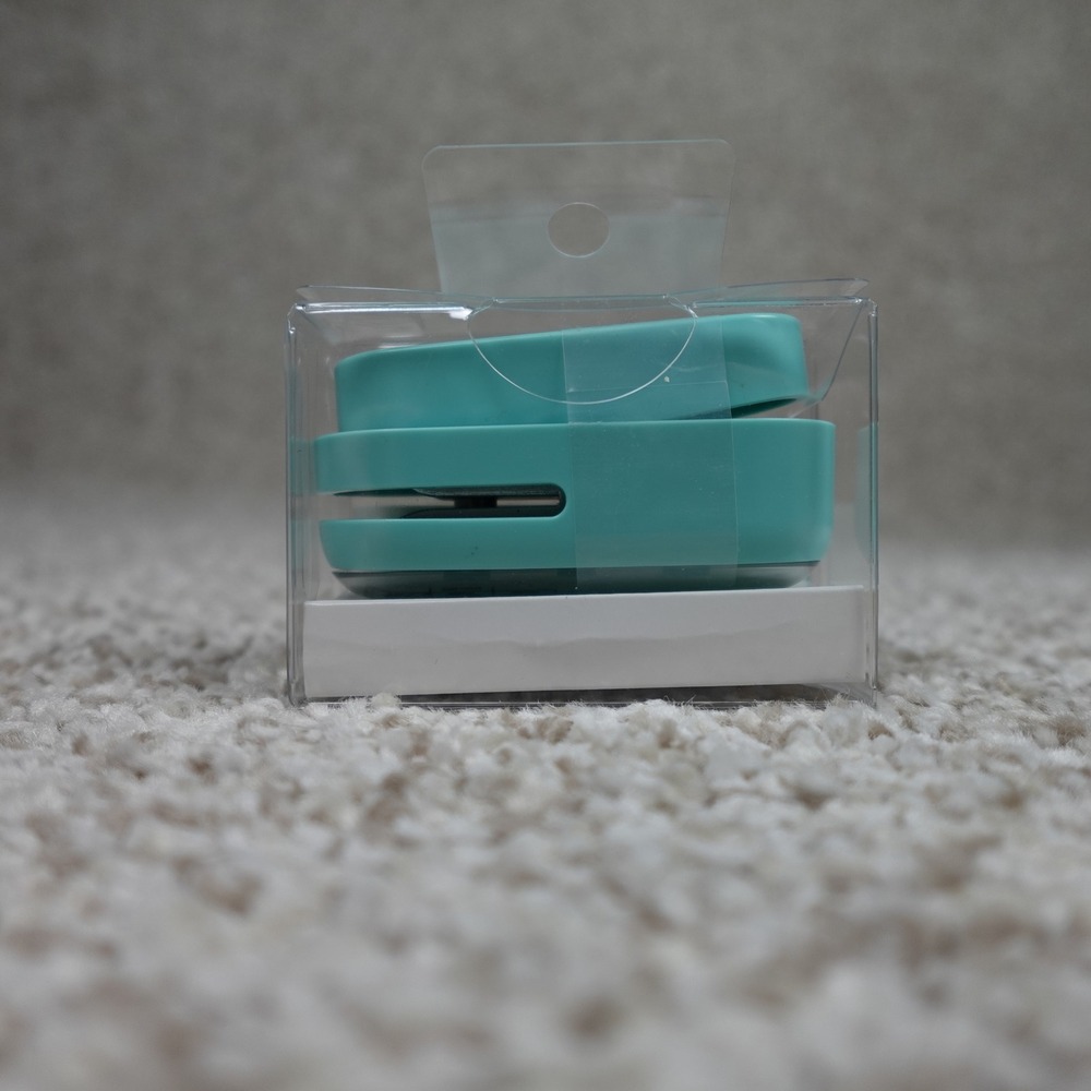 Pen Gear Mini Hole Punch Teal 10 Sheet Capacity Removable Chip Tray - Picture 2 of 3